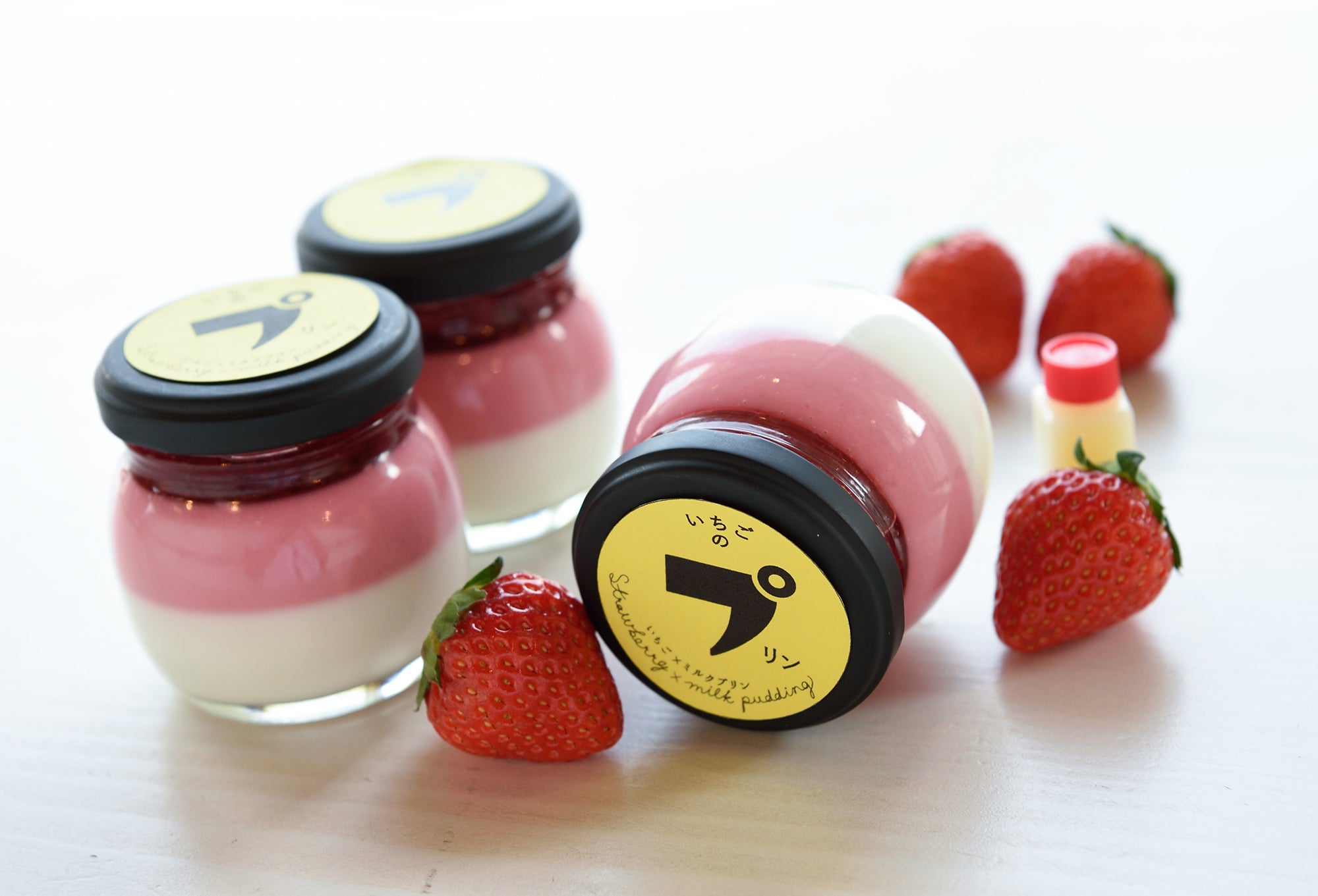 「いちごのプリン」／画像提供：株式会社村の駅