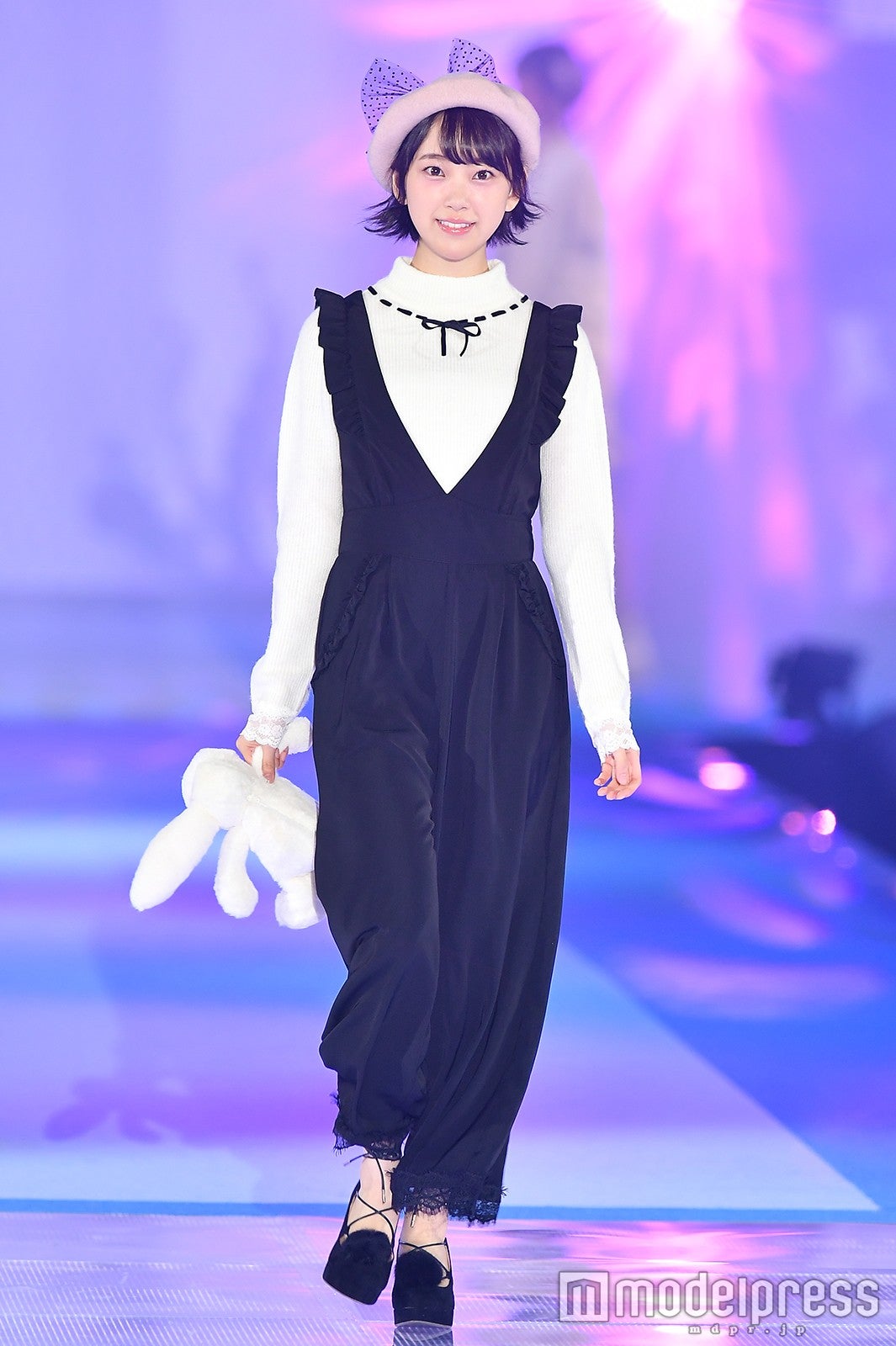 乃木坂46堀未央奈、笑顔弾ける初ランウェイ 堂々ウォーキングで