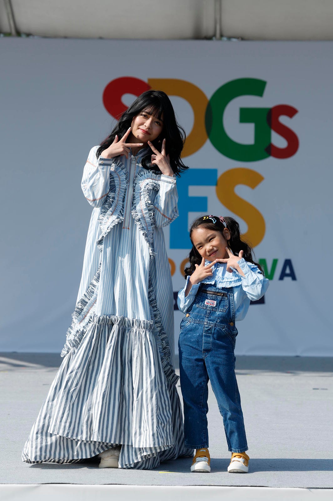 景井ひな、キッズクリエイター望蘭と“お揃いポーズ”で仲良しランウェイ＜SDGs FES in EDOGAWA＞