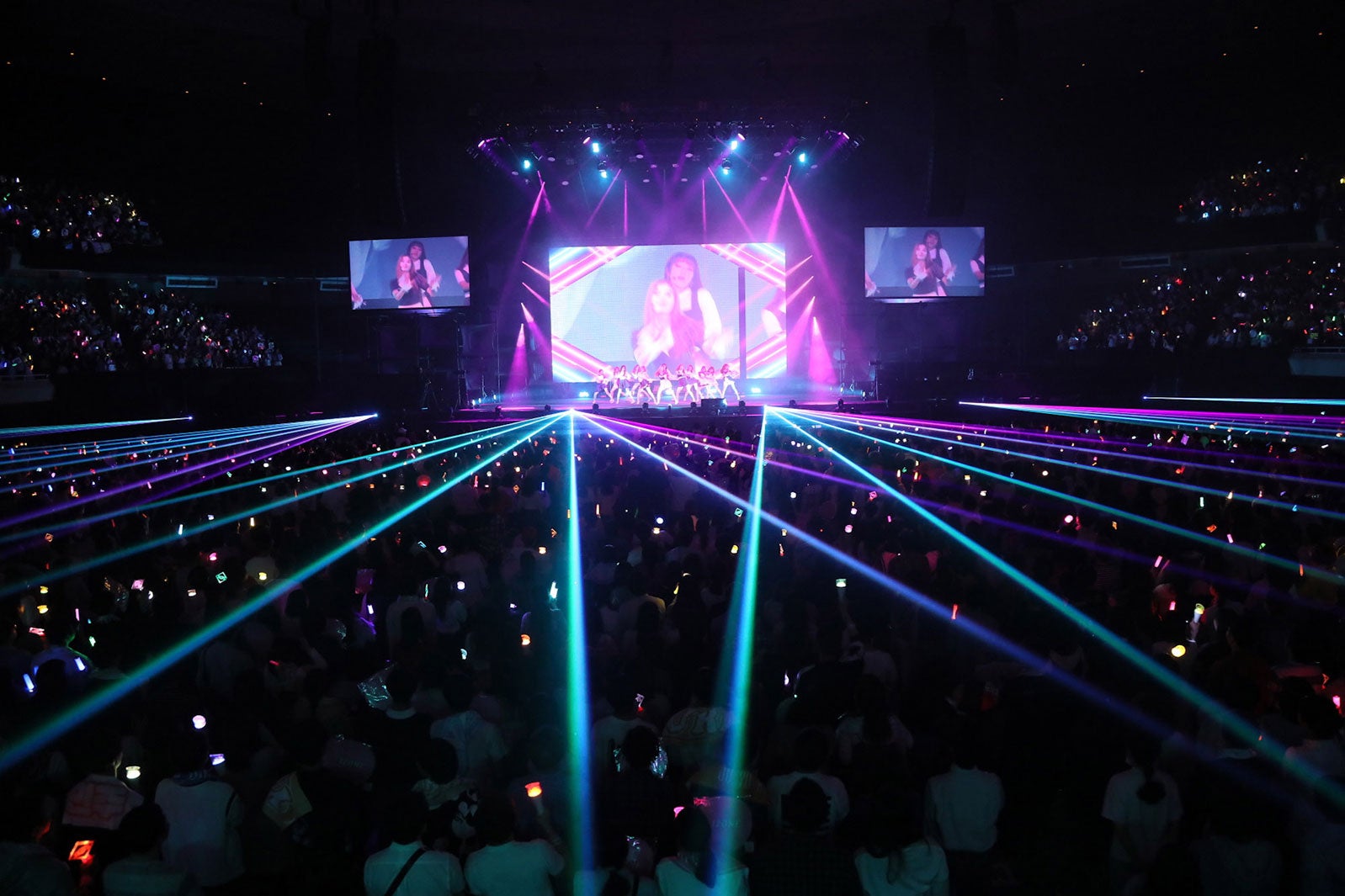 IZ*ONE （C）OFF THE RECORD