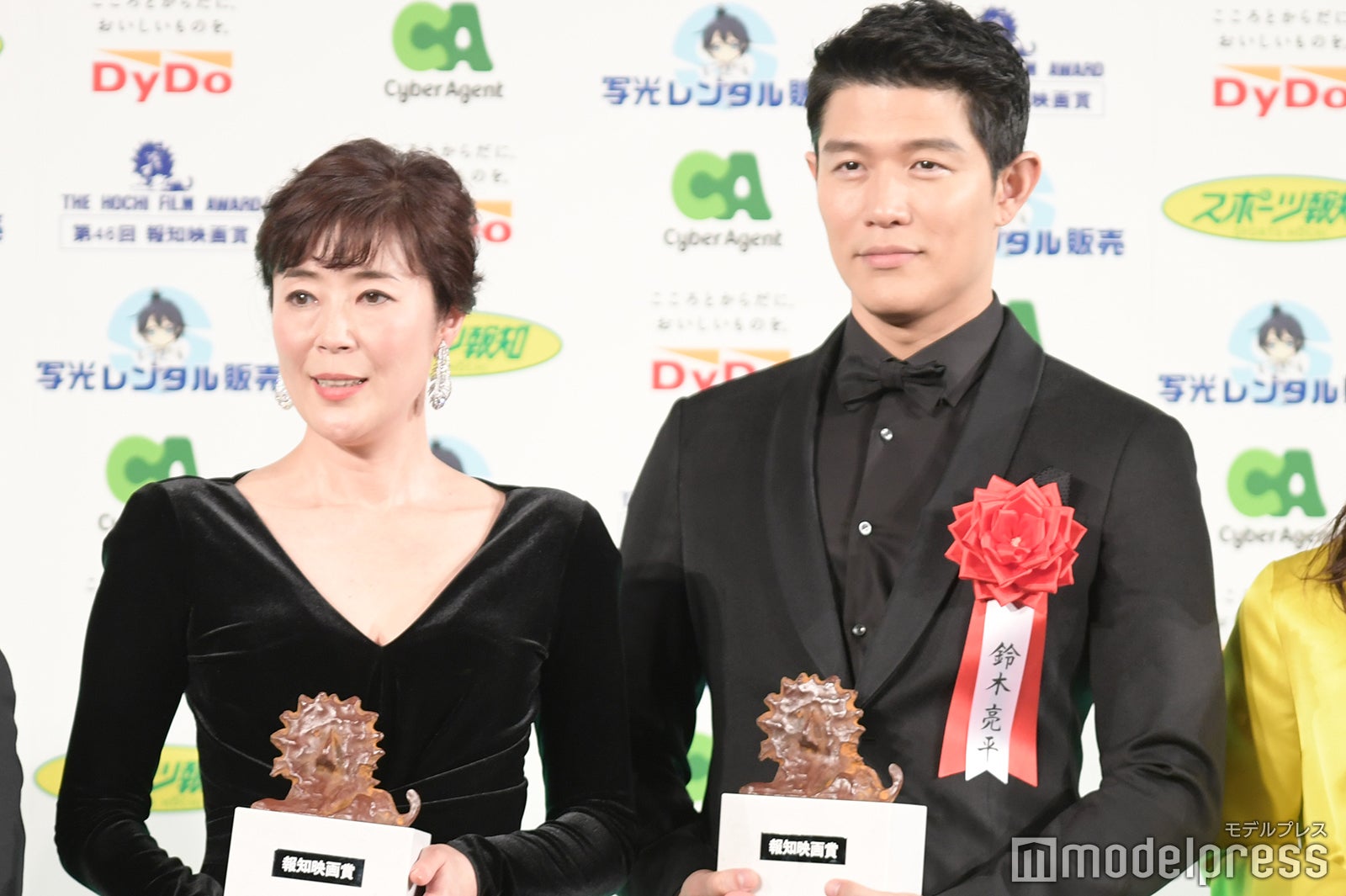 寺島しのぶ、鈴木亮平（C）モデルプレス