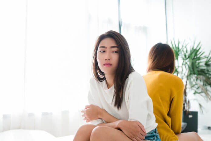 必要最低限の会話しかない