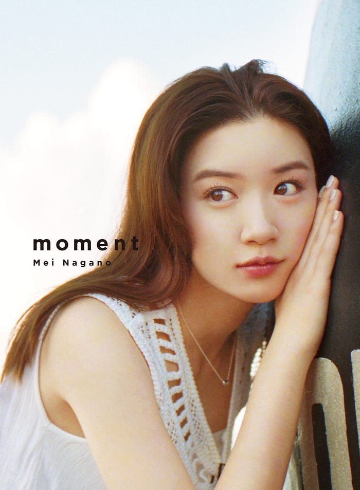 永野芽郁1st写真集「moment」限定版表紙/カメラマン:熊木優(C)SDP