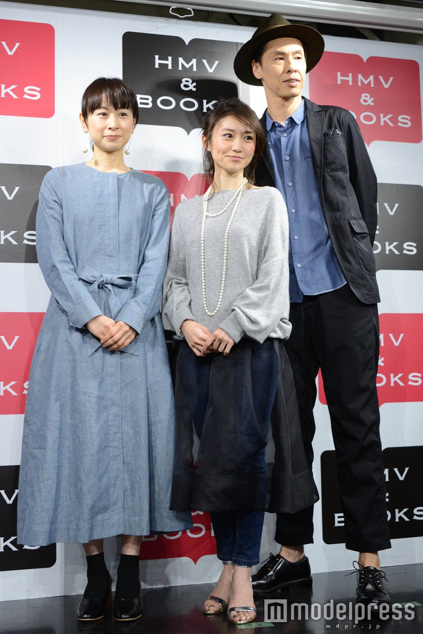 （左から）タナダユキ監督、大島優子、大倉孝二（C）モデルプレス