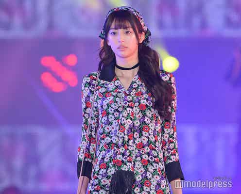 朝倉海発掘の美女・しゅう、ミニ丈ワンピ×網タイツでほっそり美脚 アンニュイメイクで雰囲気ガラリ<GirlsAward 2023 S/S>