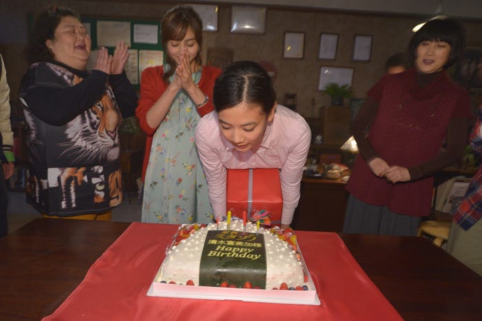 清水富美加の誕生日祝いの様子(画像提供:テレビ朝日)