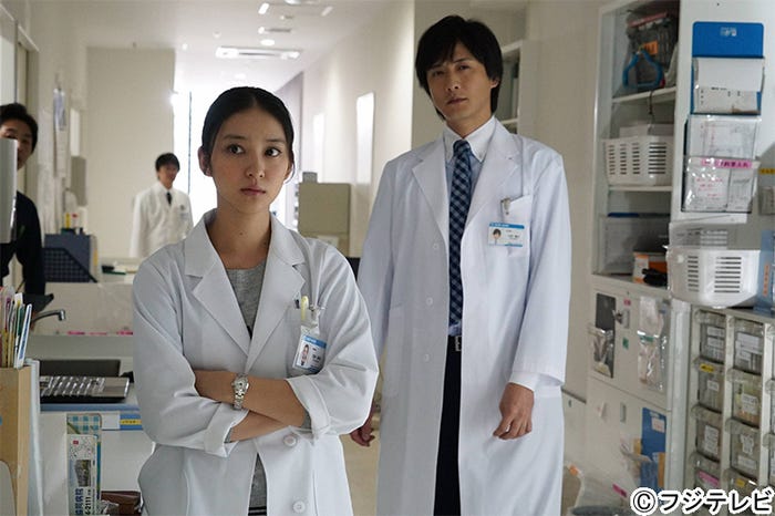 武井咲、中村俊介/連続ドラマ『フラジャイル』第3話より(画像提供:フジテレビ)