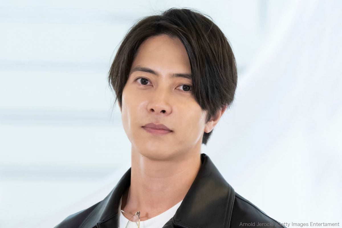 山下智久 ドーナツ食べる姿に反響集まる お顔がたまらない お茶目 モデルプレス
