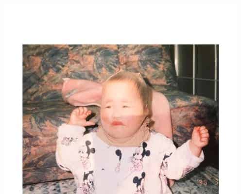 川栄李奈、1才ですでにパンスト芸 “笑撃”の幼少期写真が話題
