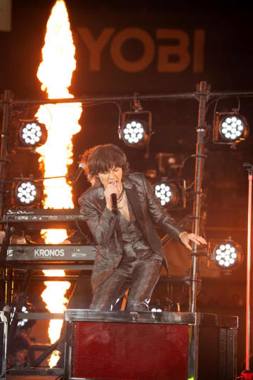 えっ！ベースもドラムも女性だったの！？ 稲葉浩志の「タッチ」を彩ったバンドがカッコイイ スガシカオや藤井風もサポートの華麗なる経歴