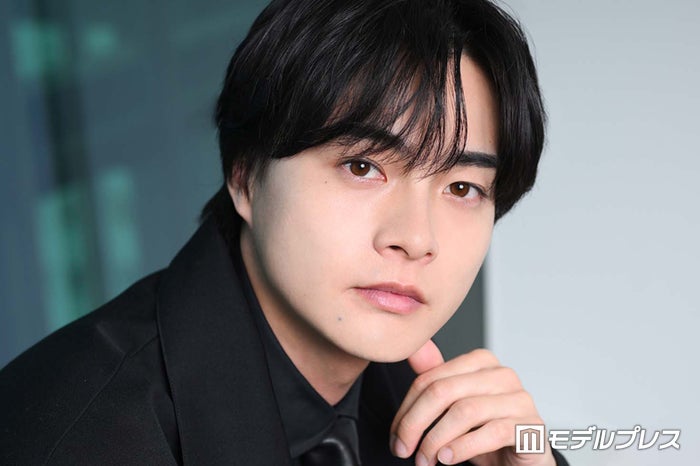 結木滉星、主演・向井理の意外な一面に「衝撃を受けました」撮影秘話明かす【「ダブルチート 偽りの警官 Season1」インタビュー】