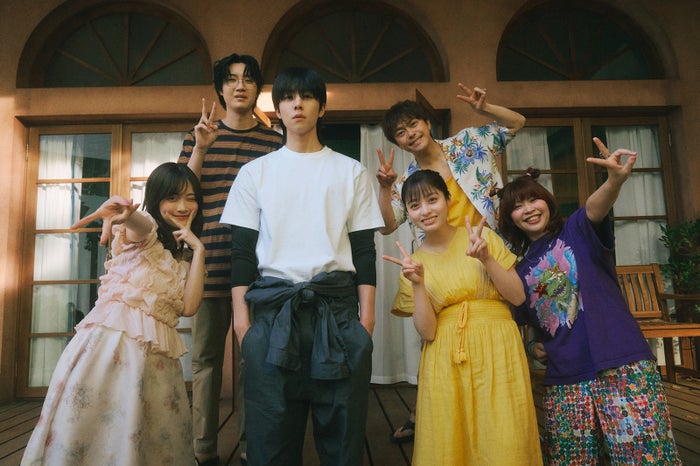山下美月、桜田通、チェ・ジョンヒョプ、勝地涼、橋本環奈、加納愛子「バカンスの法則」（C）AbemaTV, Inc.
