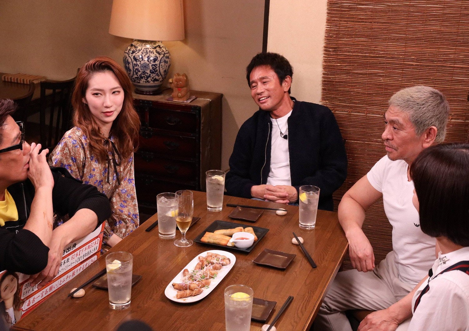 （左から）坂上忍、ファーストサマーウイカ、浜田雅功、松本人志、山崎夕貴アナウンサー（C）フジテレビ