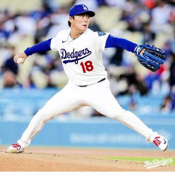 「うわっ、空を歩いてる？」 山本由伸がフワリ MLB公式X「Air Yoshi！」と動画投稿 SNS「マリオのヨッシー並みのジャンプ」