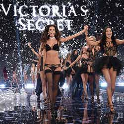 昨年12月に開催された「Victoria’s Secret Fashion Show」フィナーレの様子／photo：GettyImage