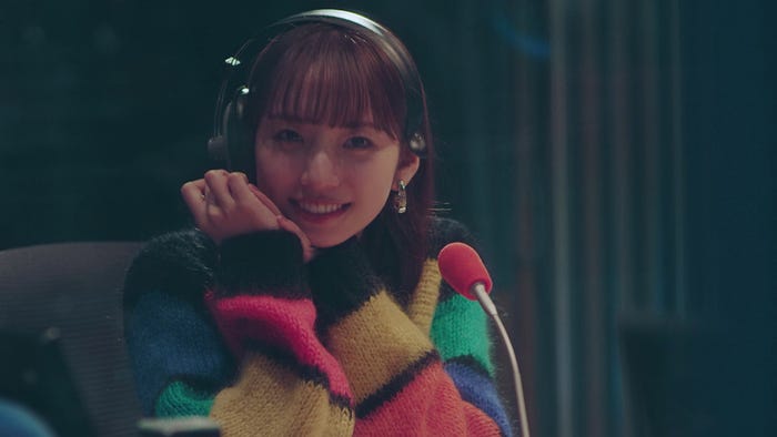 新内眞衣「あなたからの卒業」MVより(提供写真)