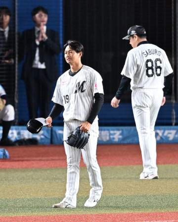 ロッテ 唐川が引退試合 カットボール4球で正木を三振 始球式には子供たちが登場