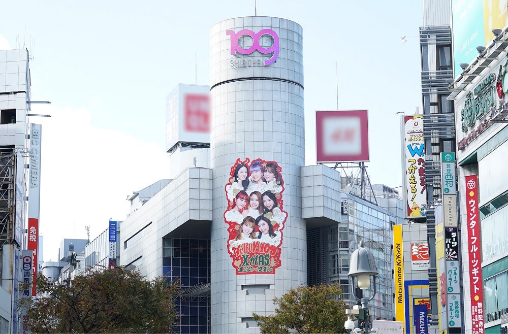 NiziUデビュー、渋谷・新宿など東京中が一斉に祝福 スカイツリーで特別ライティングも