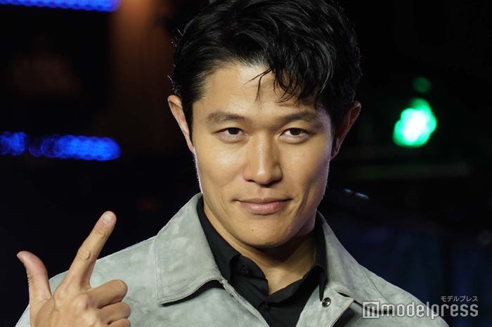 鈴木亮平(C)モデルプレス