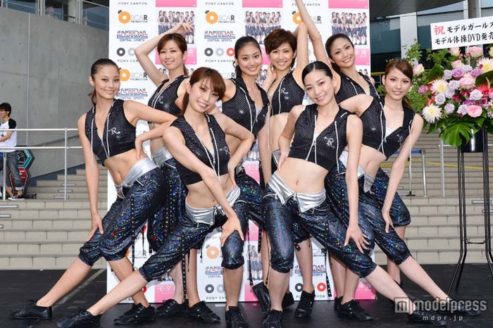 モデルガールズ左から中村さくら、藤本恵理子、苫米地玲奈、尾花貴絵、春輝、蓑島宏美、滝元吏紗、河合ひかる