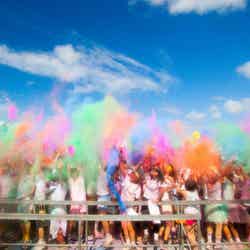 カラフルに染まって走るランイベント「Color Me Rad」2018年は全国4都市で開催/画像提供:ローソンHMVエンタテイメント