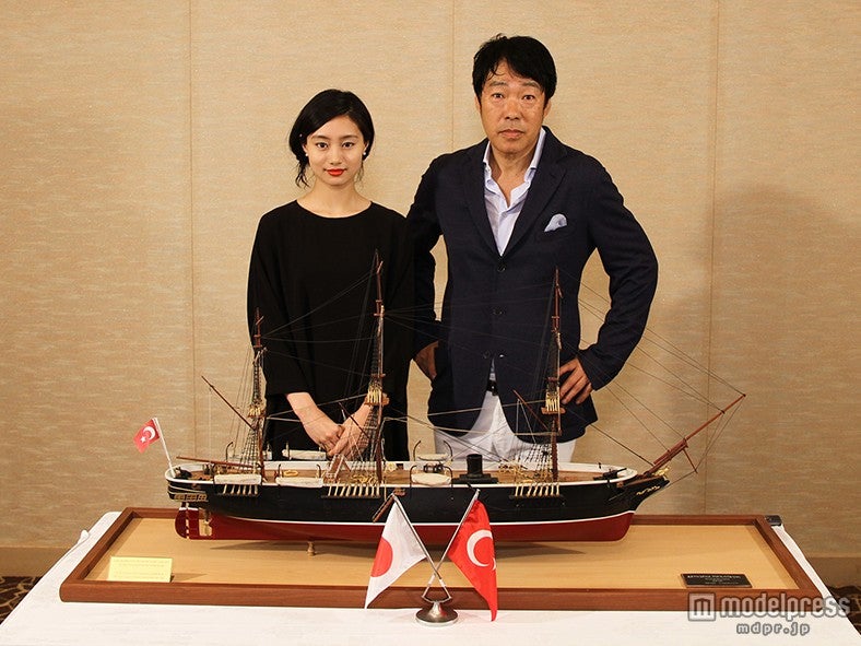 （左から）忽那汐里、田中光敏監督