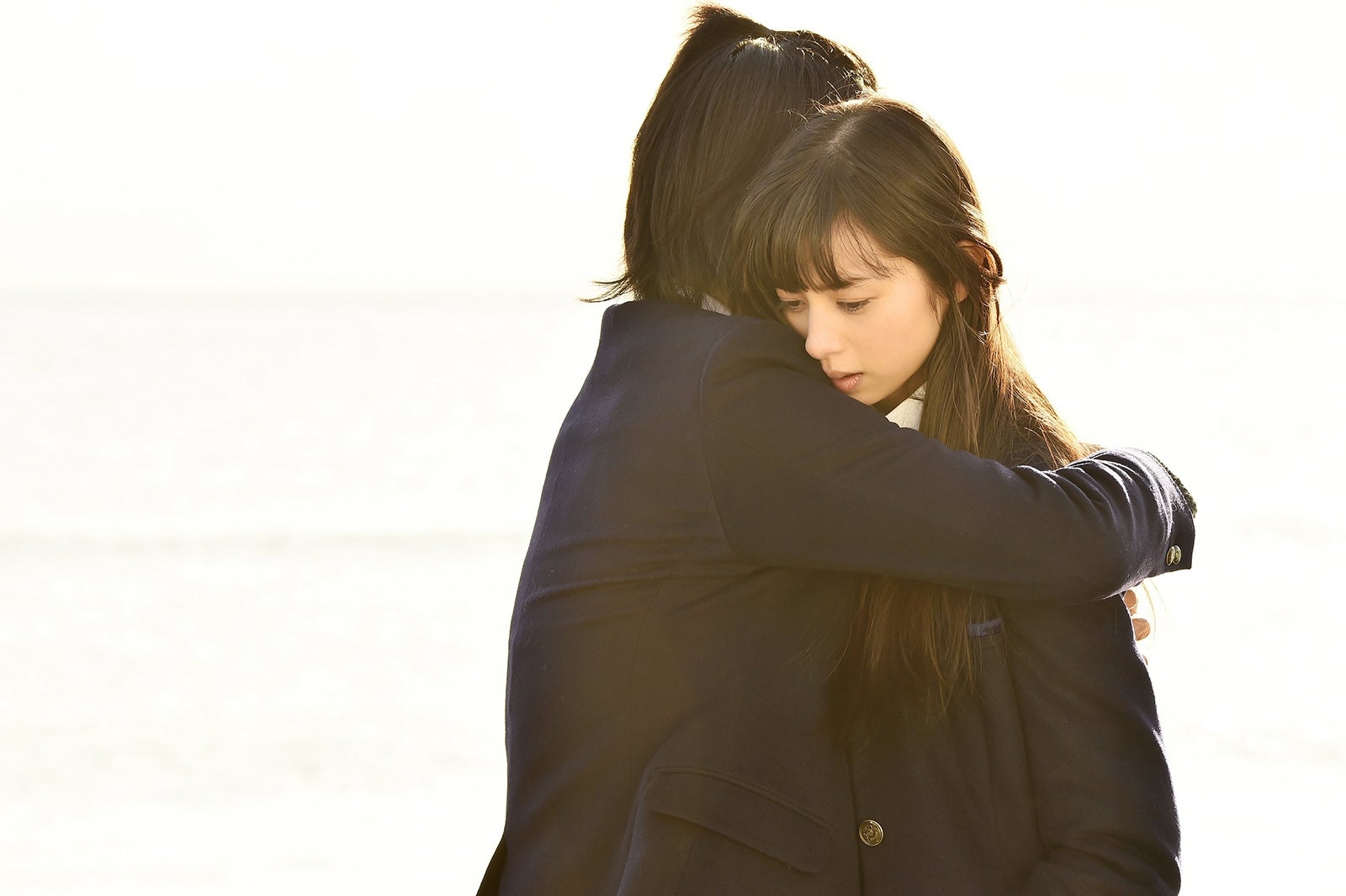 志尊淳、中条あやみに突然のハグ＜覆面系ノイズ＞