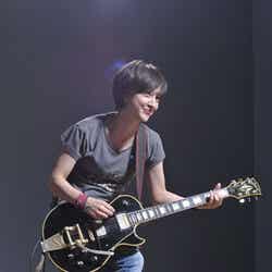 滝川クリステル/「コカ・コーラ ゼロ」新CM「Rock‘n’Roll Newscaster」篇メイキングショット