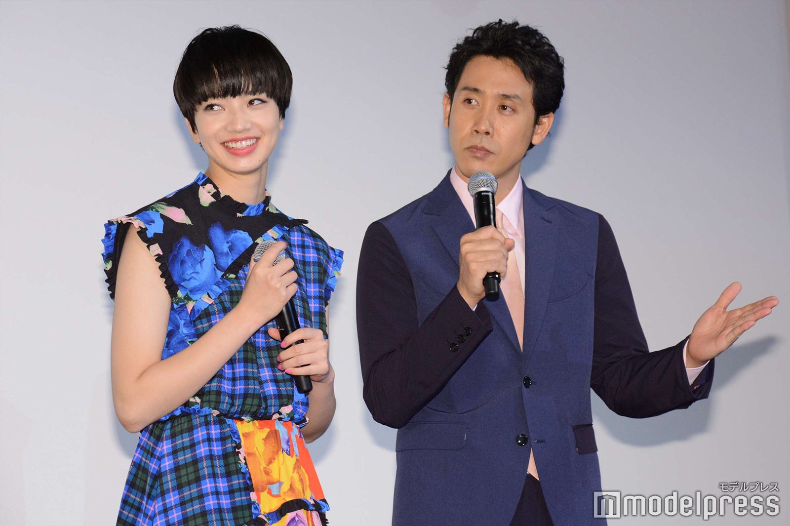 小松菜奈、大泉洋（C）モデルプレス