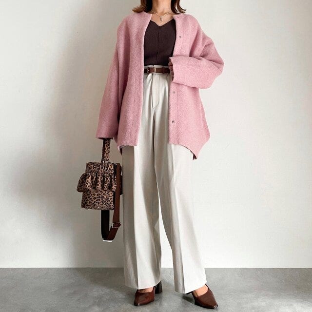 cocaフロントスリットニット cocaフロントスリットニットとピンクカーデコーデ