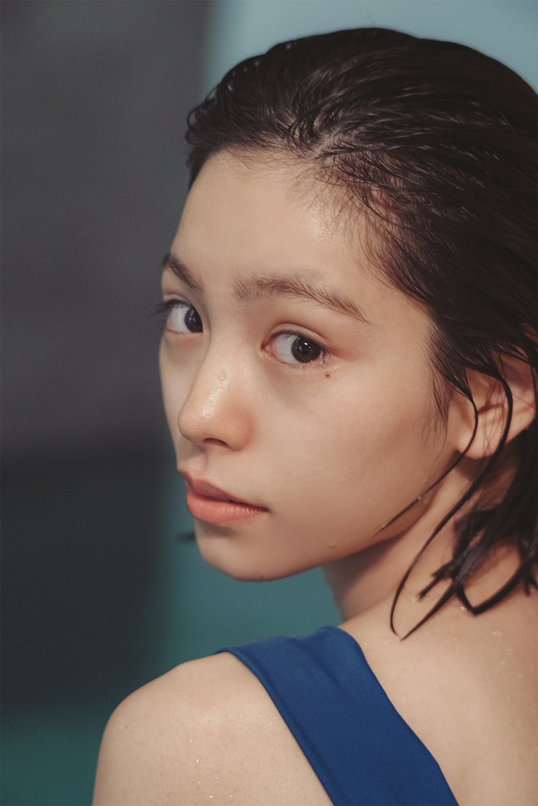 當真あみ、エディンバラのビーチでの先行カット解禁 東京・大阪での握手会イベントも決定【2nd写真集「My Tale」】