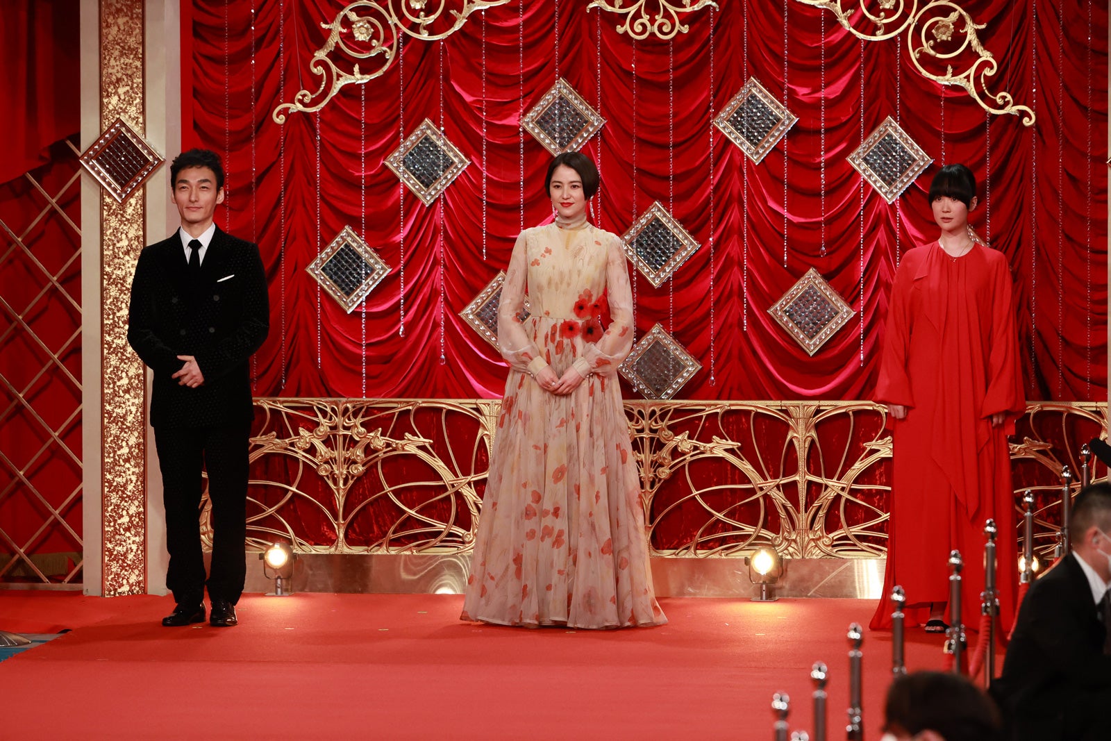 草なぎ剛、長澤まさみ、黒木華（C）東京写真記者協会