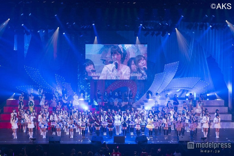 「第2回 AKB48 紅白対抗歌合戦」ライブ画像（C）AKS