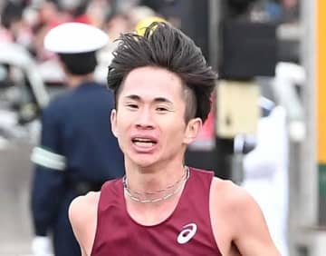 福島は7大会Vならず 東北対決でアンカー・山口智規が激走 30秒差→10秒差まで縮めるも届かず ゴール直後に謝罪ポーズ【都道府県駅伝】