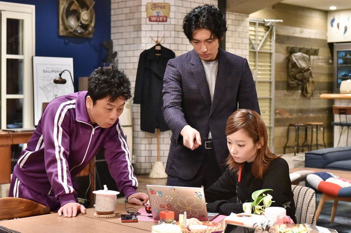 三宅弘城、ディーン・フジオカ、島崎遥香/「今からあなたを脅迫します」第5話より(画像提供:日本テレビ)