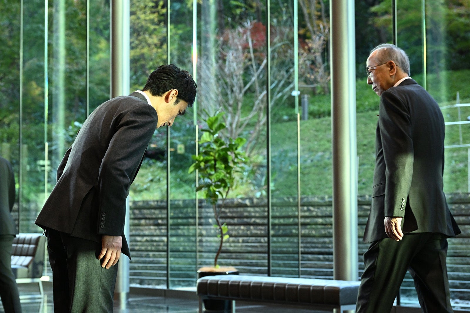 草なぎ剛、岸部一徳（C）カンテレ