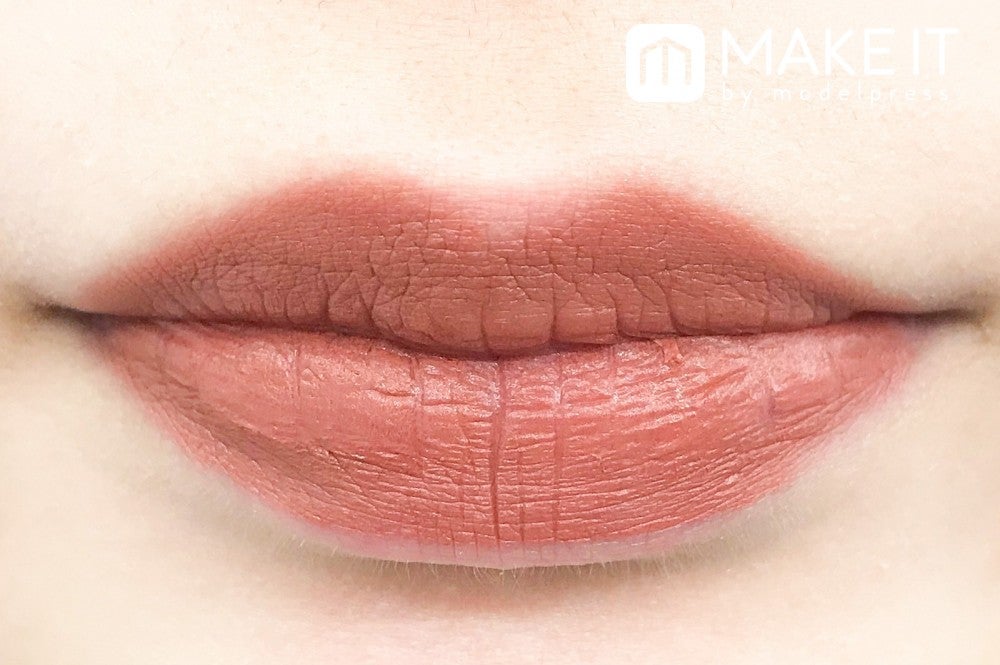 SUQQU／バイブラント リッチ リップスティック／01 焦麻 使用 (C)メイクイット