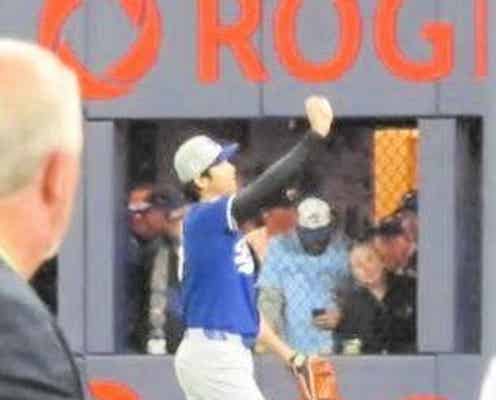 大谷翔平が敵地ファンに神対応 スタンドにボール投げ入れも捕球失敗→拾って再度投げ入れに敵地大歓声 前日には「野球への愛だと思っている」