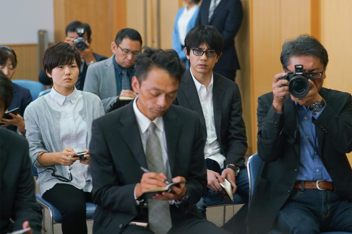 青柳翔(中央)/「明日の約束」より(画像提供:カンテレ)