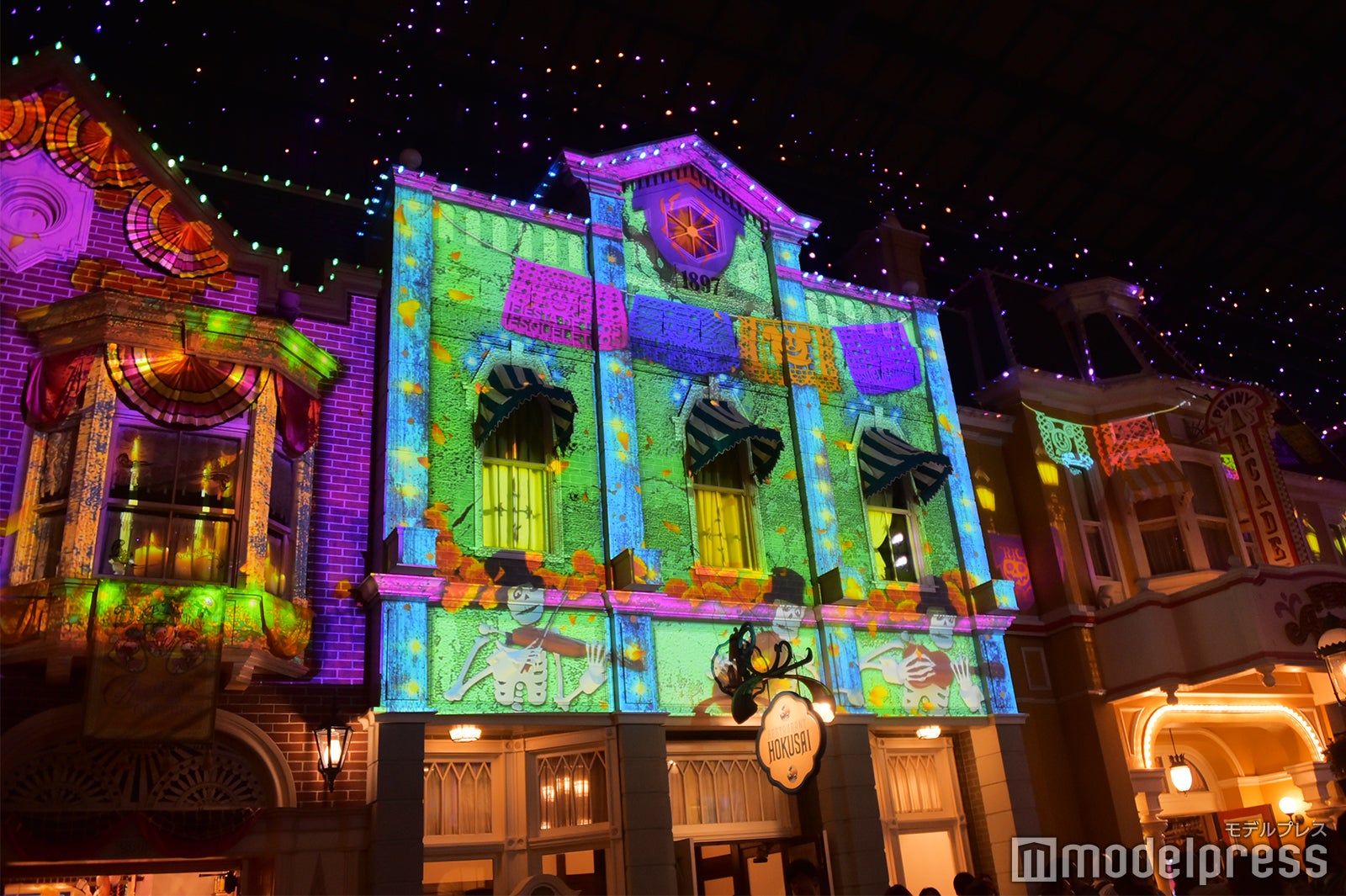 「セレブレーションストリート」ハロウィーンバージョン（C）モデルプレス（C）Disney