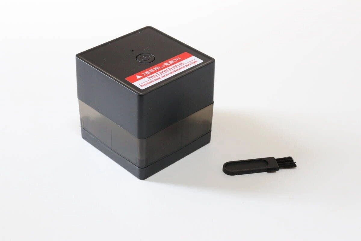 ダイソー　電動毛玉取り（スクエア、USB充電式）