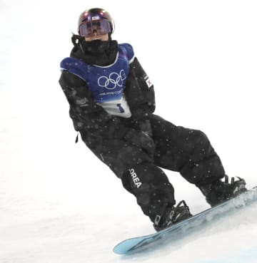 スノボ女子HP衝撃の決着 1回目大クラッシュで負傷の韓国17歳ホープが奇跡の大逆転金メダル！一時は“棄権”表示も3回目演技で奇跡の舞 クロエ・キムの3連覇阻む