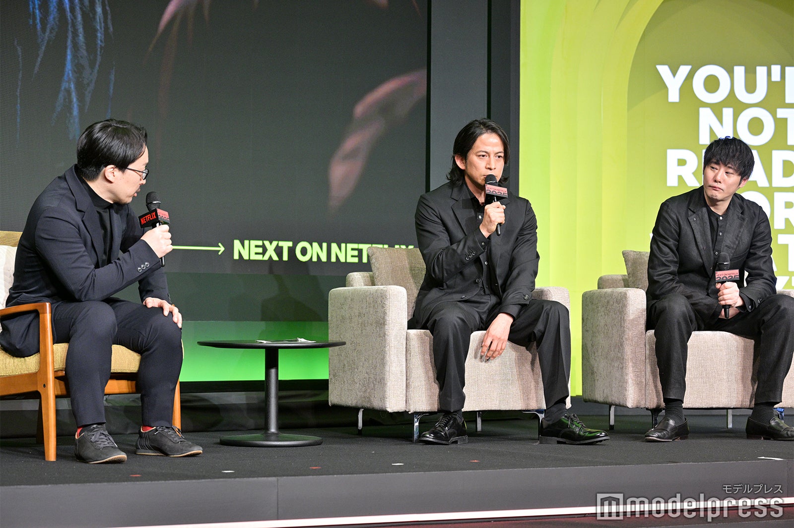 髙橋信一氏、岡田准一、藤井道人監督（C）モデルプレス