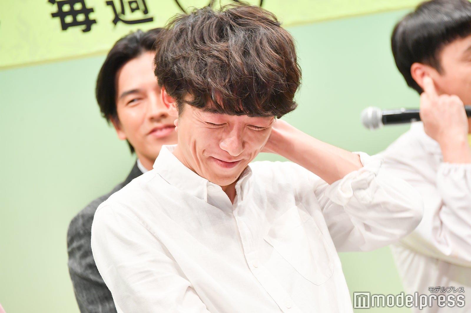 照れる高橋一生① （C）モデルプレス