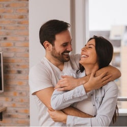 ハグ の 仕方 心理 彼女からのハグの仕方10選
