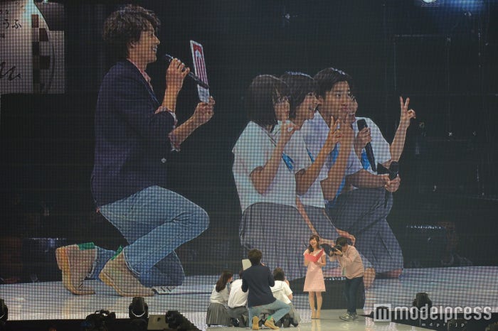 記念撮影をする「サクラダリセット」キャスト (C)モデルプレス