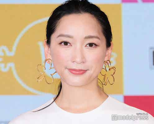 杏、美デコルテ際立つドレスで圧巻オーラ「美しい」「ゴージャスで綺麗」の声