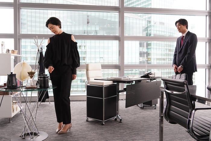 江口のりこ、鈴木伸之/「悪女(わる)~働くのがカッコ悪いなんて誰が言った?~」第4話より(C)日本テレビ