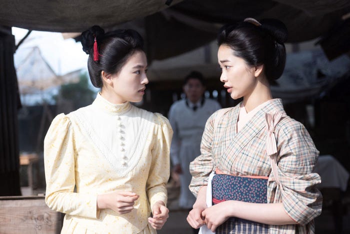 上坂樹里、見上愛「風、薫る」第16話(C)NHK