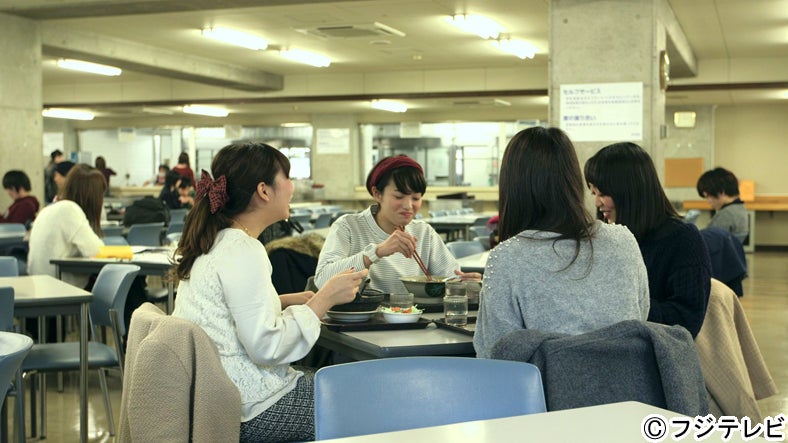 小貫智恵（中央）／「テラスハウス」2月3日放送回より